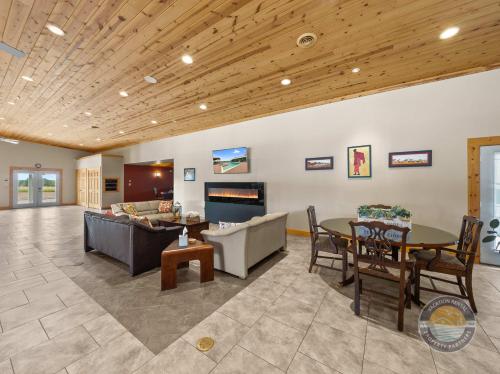 Elyss's Ranch Pool Near Williams Bay Beach Elyss's Ranch Pool Near Williams Bay Beach