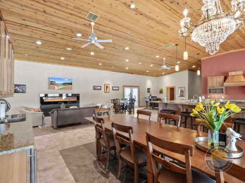 Elyss's Ranch Pool Near Williams Bay Beach Elyss's Ranch Pool Near Williams Bay Beach