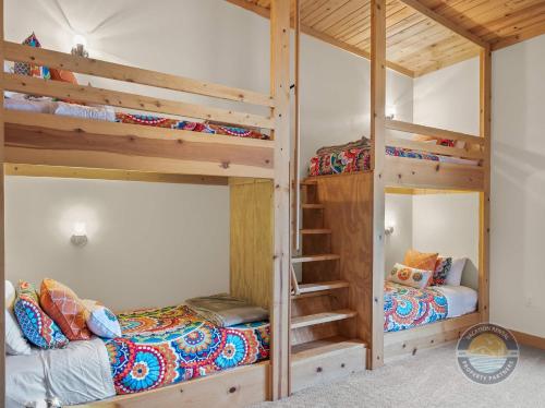 Elyss's Ranch Pool Near Williams Bay Beach Elyss's Ranch Pool Near Williams Bay Beach