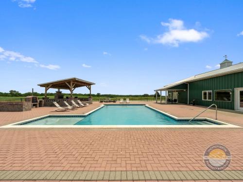 Elyss's Ranch Pool Near Williams Bay Beach Elyss's Ranch Pool Near Williams Bay Beach