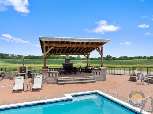 Elyss's Ranch Pool Near Williams Bay Beach Elyss's Ranch Pool Near Williams Bay Beach