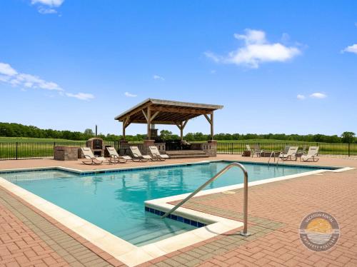 Elyss's Ranch Pool Near Williams Bay Beach Elyss's Ranch Pool Near Williams Bay Beach