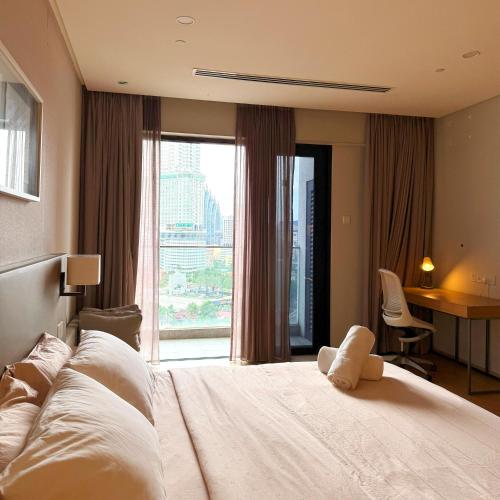 188 Suites KLCC Hotel with bathtub in KL - image 3