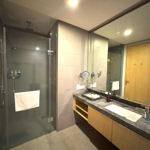 188 Suites KLCC Hotel with bathtub in KL - image 6