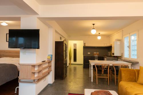 Mayer Tatarbey Apartments - image 14