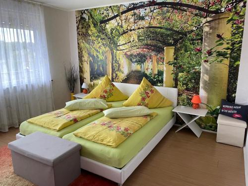 2 bedrooms, 3 beds