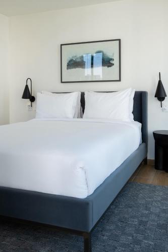 Crisol Suites Condesa - Tap to explore photos