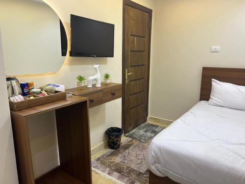 kanooz pyramids view inn