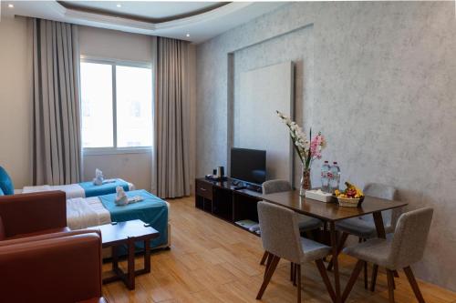 One-Bedroom Apartment image 4