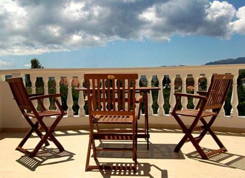Golden Rose Suites - image 8