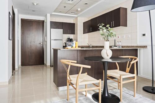Silkhaus Vacation Homes in Dubai Marina Heart Opposite to Marina Mall - image 3