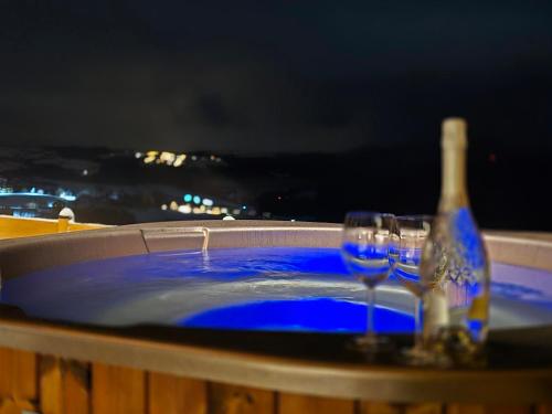 LK Mountain Residence segmenty z prywatnym jacuzzi i widokami na góry i jezioro