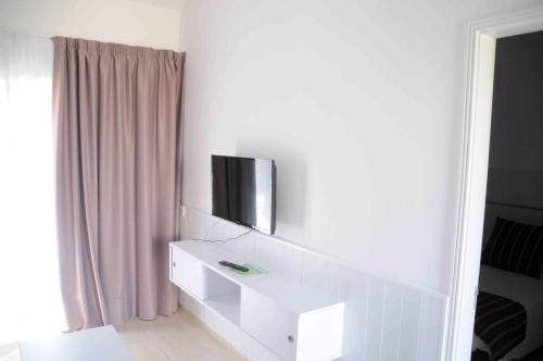One-Bedroom Bungalow image 4