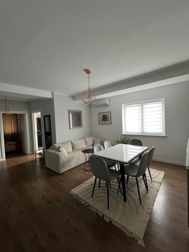 . Apartament B&B Cajvana