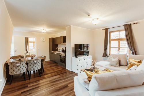 3 bedrooms, 4 beds