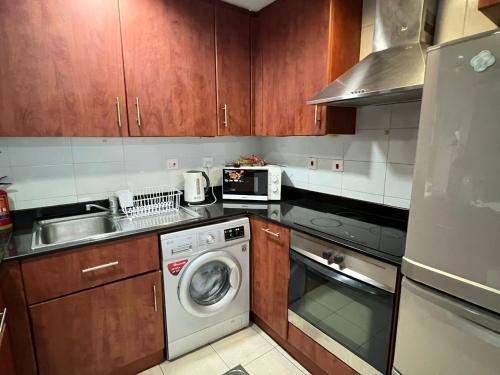 Lake View 1br apartment JLT 1 min to metro, Dubai (Foto 3)