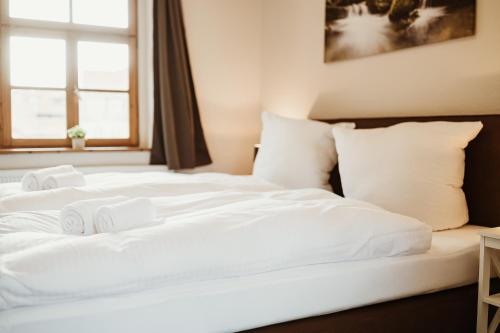 3 bedrooms, 4 beds