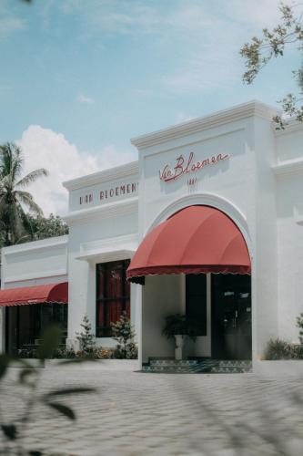 Van Bloemen 1881 Resort