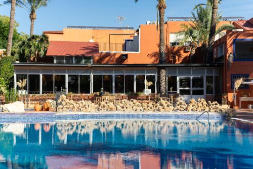 Las Palmeras Resort