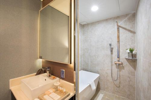 room detail thumbnail 2