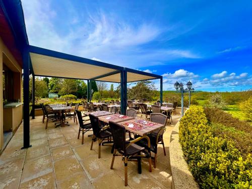 Logis Hotel Le Val de Vence in Signy-l'Abbaye