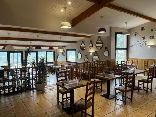 Logis Hotel Le Val de Vence in Signy-l'Abbaye