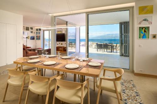 Közös társalgó / TV, NEW Luxury Villa Familija Splitska - Pool, Seafront, Ideal for 8 persons in Splitska
