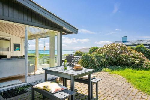 Three-Bedroom Holiday Home  image 4