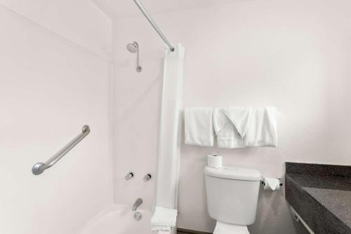 SureStay Plus Hotel by Best Western Susanville - image 14