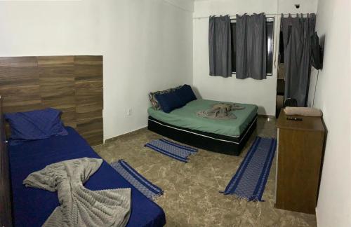 1 double bed, 2 twin beds