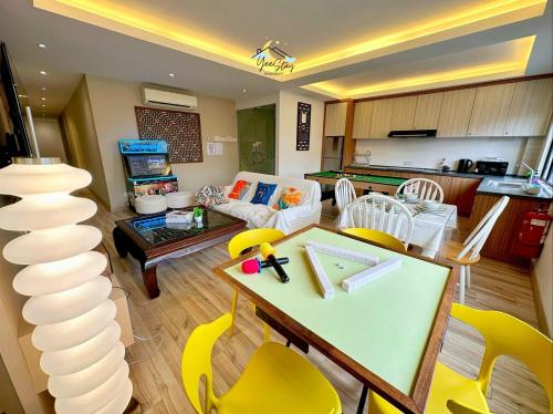 TownAreaTourist13paxPoolTable TownAreaTourist13paxPoolTable