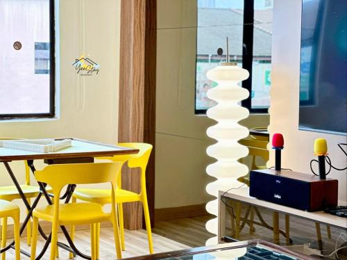 TownAreaTourist13paxPoolTable TownAreaTourist13paxPoolTable