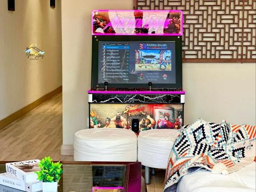 TownAreaTourist13paxPoolTable TownAreaTourist13paxPoolTable