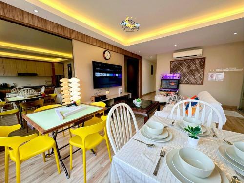 TownAreaTourist13paxPoolTable TownAreaTourist13paxPoolTable