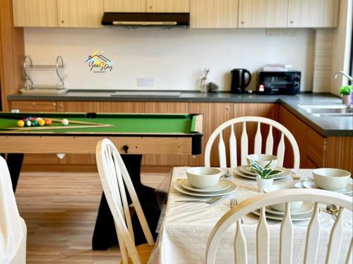 TownAreaTourist13paxPoolTable TownAreaTourist13paxPoolTable