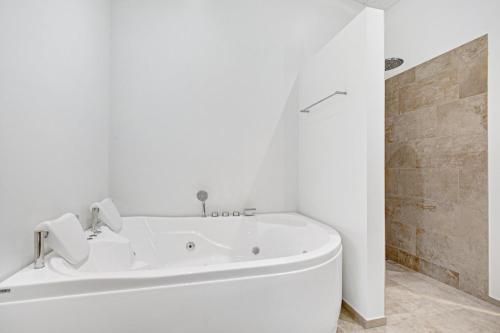 Four-Bedroom Holiday Home image 6