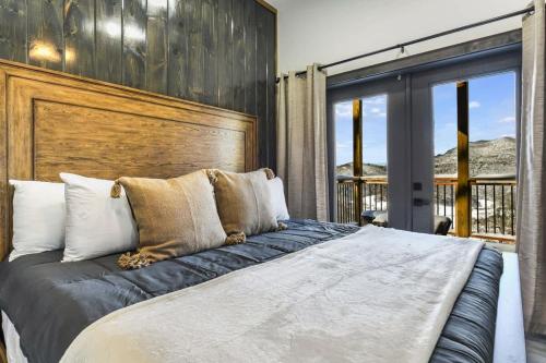 Unobstructed Panoramic Mountain Views