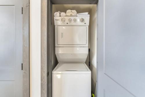 Unobstructed Panoramic Mountain Views