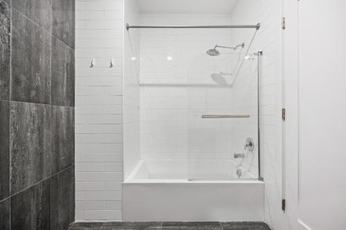 Near NYC High-End Kearny Loft with Gym & Patio