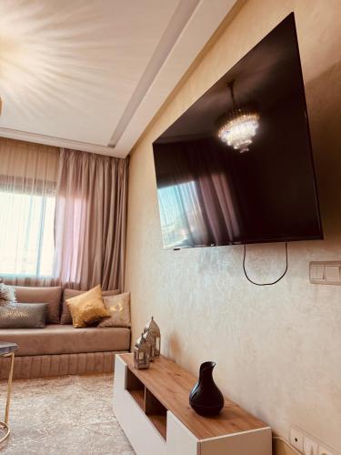 Shared lounge/TV area, Modern Comfort with Moroccan Soul in Casablanca