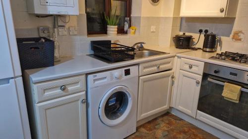 مطبخ, EJ Suites in Dudley Port