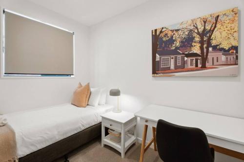 Three-Bedroom House image 4