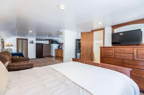 Mountain Apartment Located in BigCottonwood Canyon in Snowbird Lodge (UT)