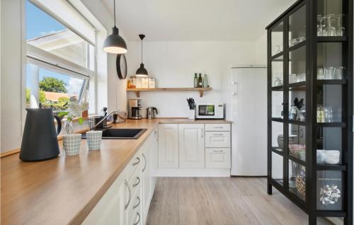Kitchen, Gorgeous Home In Nexø With Wifi in Snogebaek