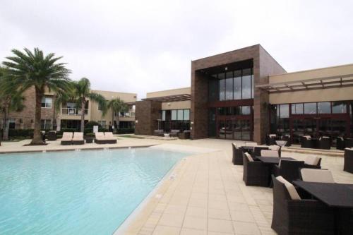 Swimming pool, 7648 Magic Village - Novo, Moderno, com Churrasqueira e a 8 min da Disney near Disney's Animal Kingdom