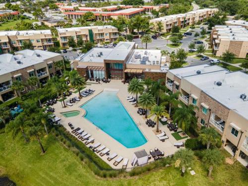 Swimming pool, 7648 Magic Village - Novo, Moderno, com Churrasqueira e a 8 min da Disney near Disney's Animal Kingdom