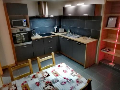 logement cosy entre lac et montagnes in Larringes