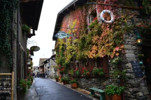 logement cosy entre lac et montagnes in Larringes