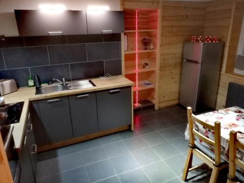 logement cosy entre lac et montagnes in Larringes