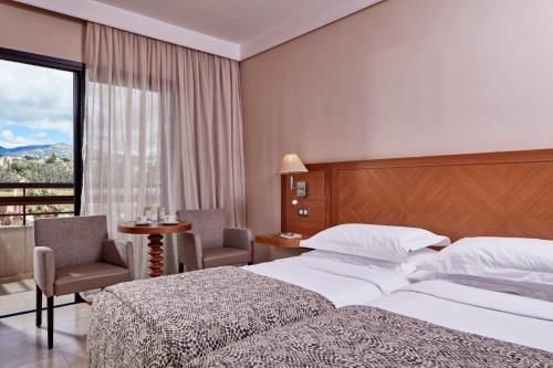 Twin / Double Room Side Sea View image 3